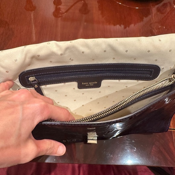 Gorgeous EUC croc embossed Kate Spade crossbody in eggplant - Picture 9 of 10